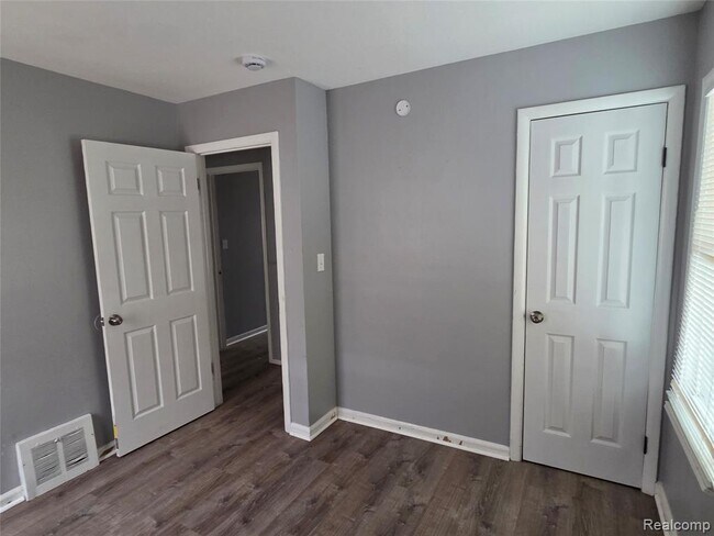 Building Photo - 1139 Bassett St