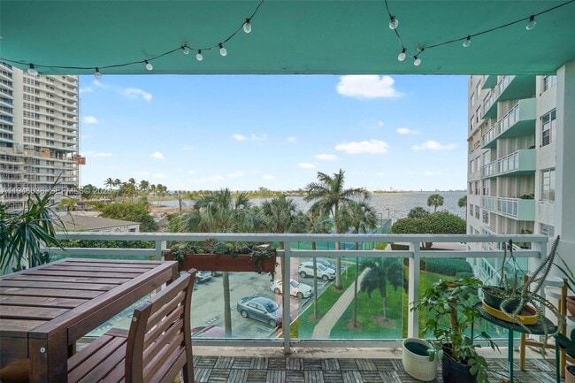 Building Photo - 3301 NE 5th Ave