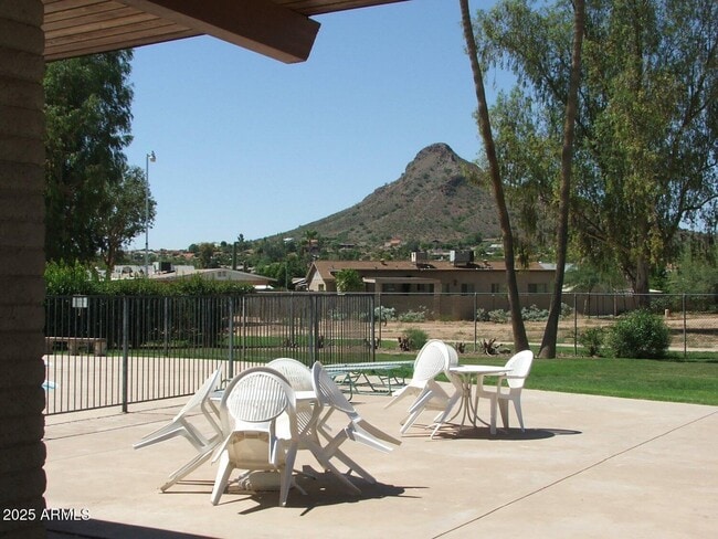 Building Photo - 2136 E Betty Elyse Ln