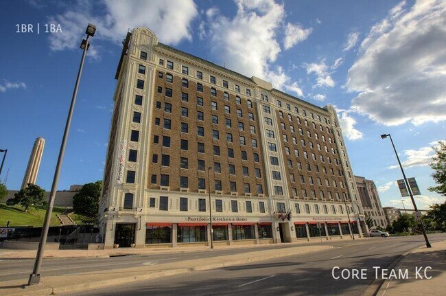 Building Photo - 217 W Pershing Rd