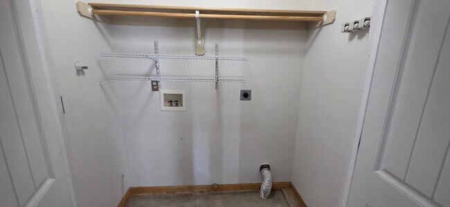 Building Photo - 715 SW Graystone Dr
