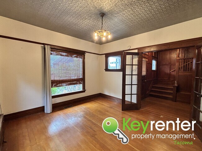 Building Photo - Unique 3-Bedroom Tacoma Home with Fenced Y...
