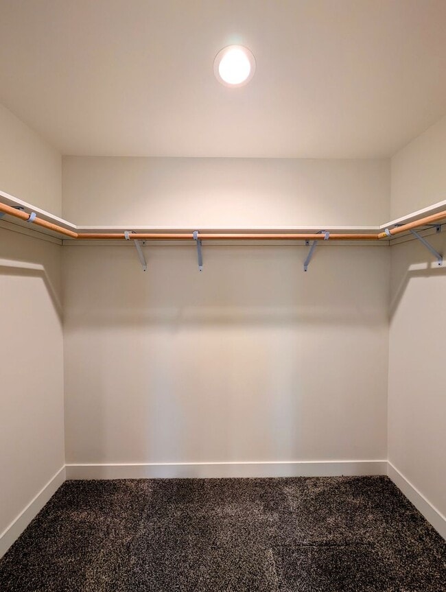 Building Photo - **New Construction** FOUR Bedroom House for Rent in Eastmont School District!