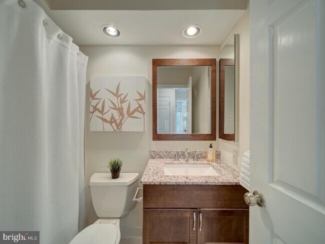 Building Photo - 2708 Summerview Way