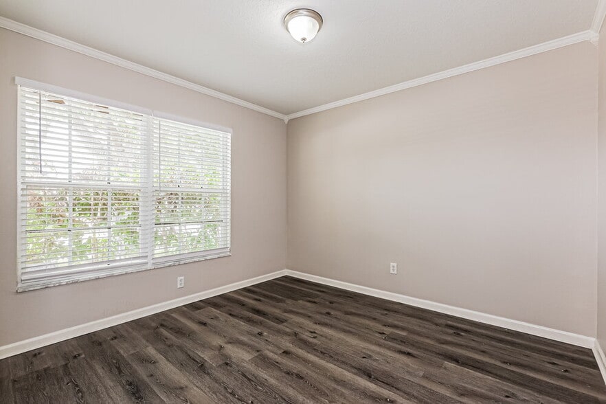 Building Photo - 10428 Hunters Haven Blvd