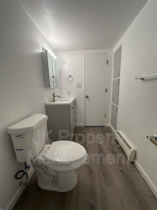 Building Photo - 1122 1st Ave SW