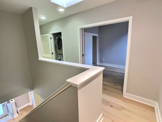 Building Photo - Beautifully Upgraded 2 Bedroom Condo with a Den in Downtown San Jose