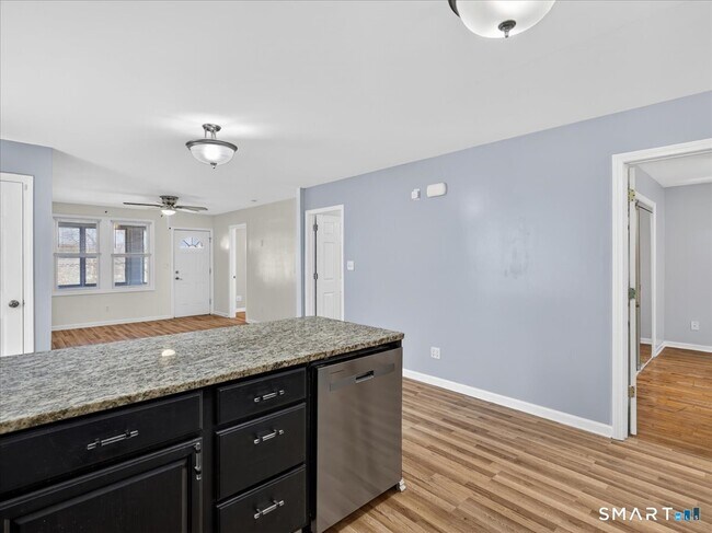 Building Photo - 91 Jewett St