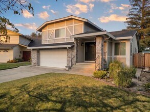 Building Photo - Stunning Tudor Home in San Ramon's Twin Creeks Hills