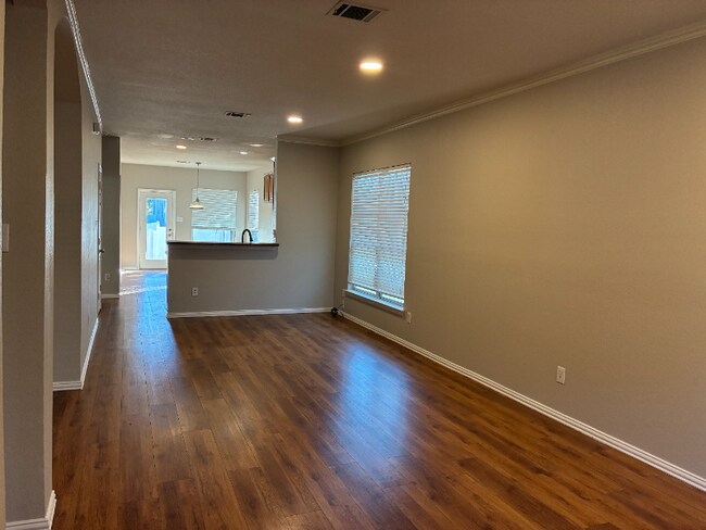 Building Photo - 1336 Kingston Pl