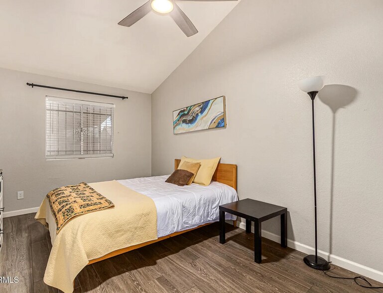 Building Photo - 5960 W Oregon Ave