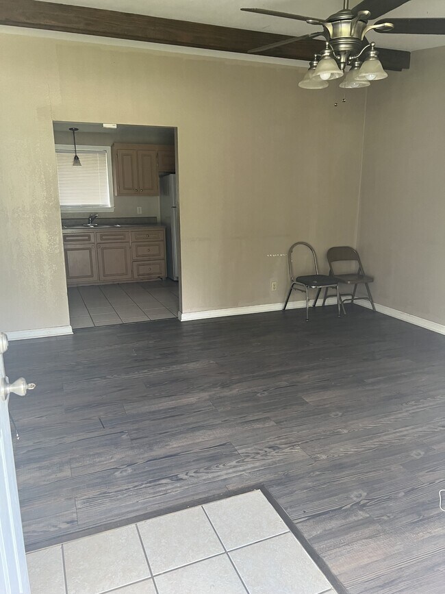 Building Photo - 2709 Edgewood Dr