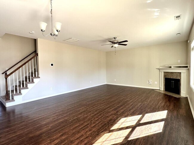 Building Photo - 793 Hogart St