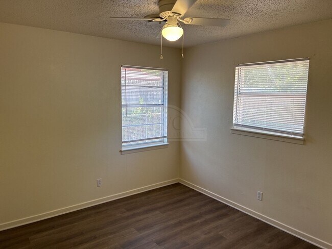 Building Photo - 1501 Richard Dr