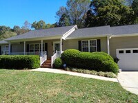 Building Photo - APPLICATION PENDING-NICE-One Level House for Rent in Oak Ridge