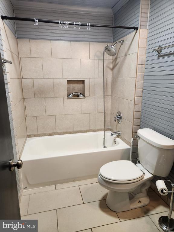 Building Photo - 501 S Seminary St