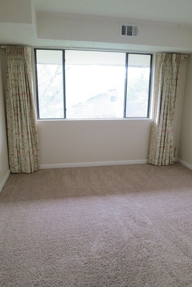 Building Photo - Cozy Two Bed Unit In Boulder