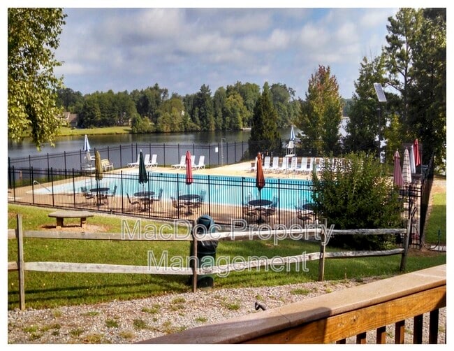 Building Photo - 507 Montgomery Dr