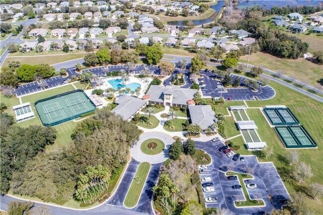 Building Photo - Gorgeous 3 bedroom, two bathroom home in 5...