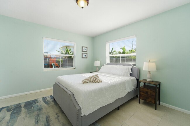 Building Photo - 1424 Willow Rd