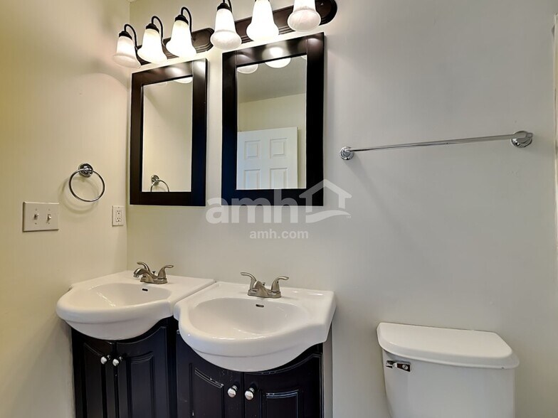 Building Photo - 4389 Creekview Ct