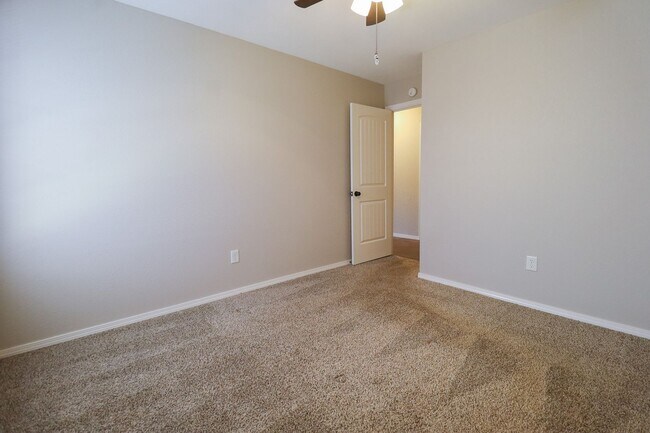 Building Photo - This Beautiful Home by Hunter Park is Wait...