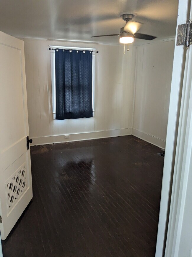 Building Photo - 816 Goldwire St SW