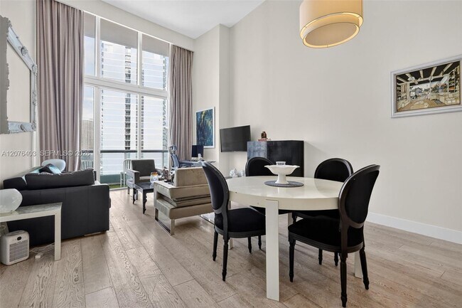 Building Photo - 485 Brickell Ave