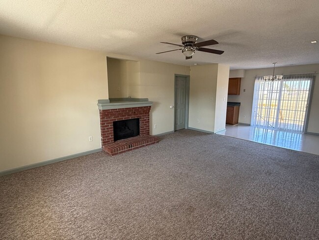 Building Photo - Country Charm