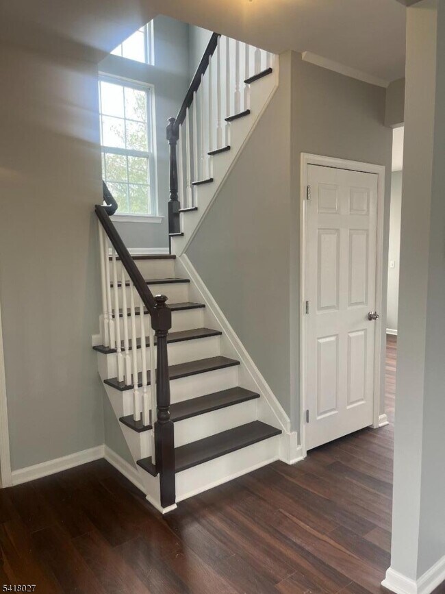 Building Photo - 227 Winding Hill Dr