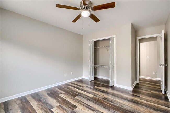 Building Photo - 2171 Waterford Park Dr