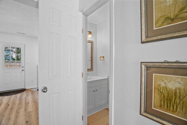 Building Photo - Furnished Townhome in VB
