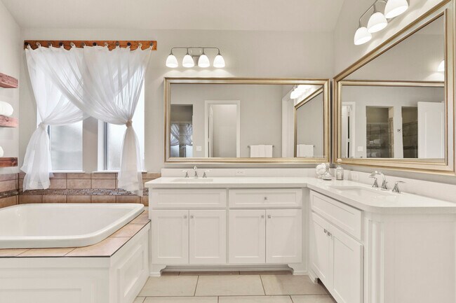 Building Photo - 11482 Misty Ridge Dr