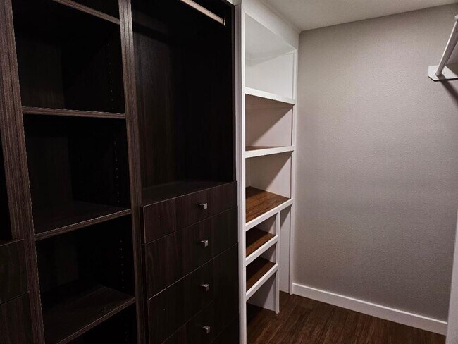 Building Photo - 110 Lexington Rd