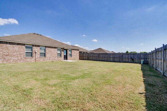 Building Photo - 2217 Stella Rd