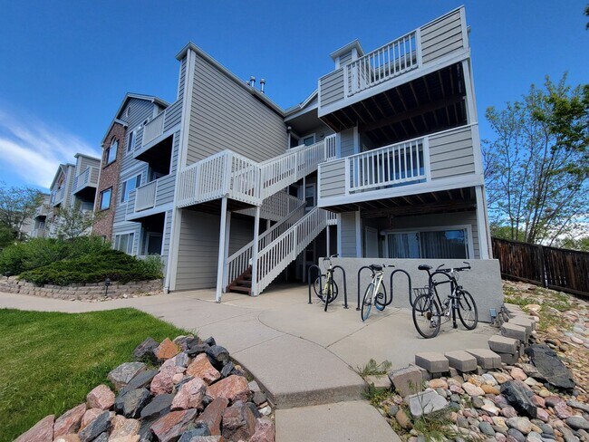 Building Photo - Adorable and Sunny One Bedroom Apartment near CU in Central Boulder