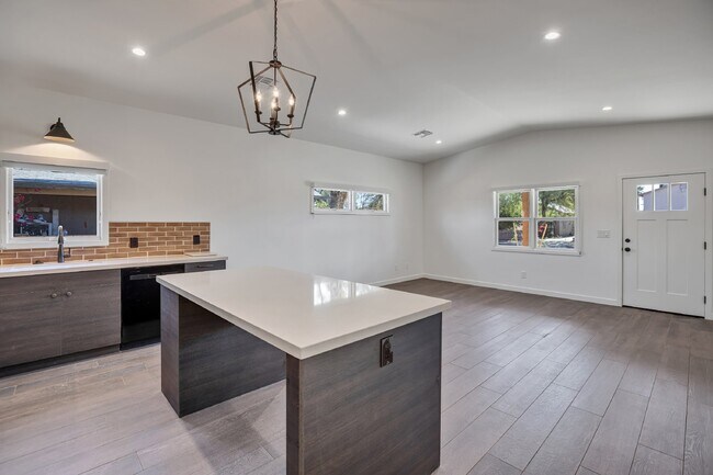 Building Photo - Newer Garfield District Duplex now available!