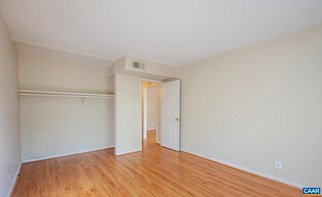 Building Photo - 2527 Hydraulic Rd