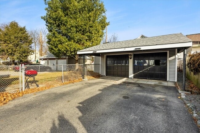 Building Photo - 154 Summit St