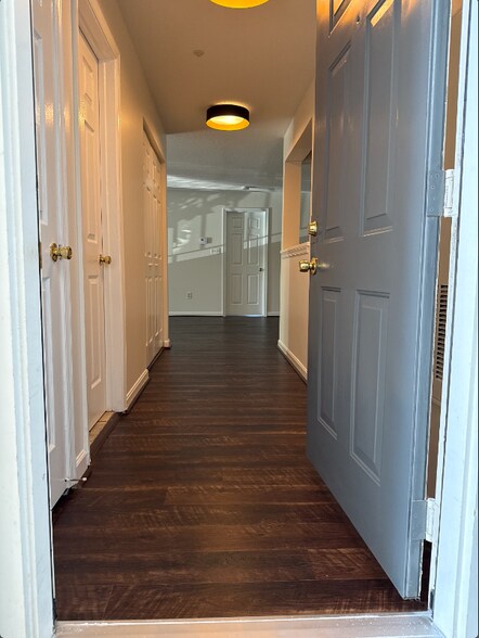 Building Photo - 10022 Vanderbilt Cir