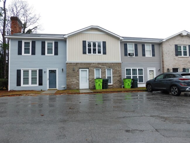 Building Photo - 1104 Karen Dr