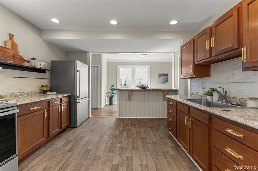 Building Photo - 3369 Pelham St