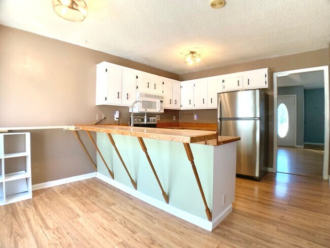 Building Photo - 3401 Oak Lawn Dr