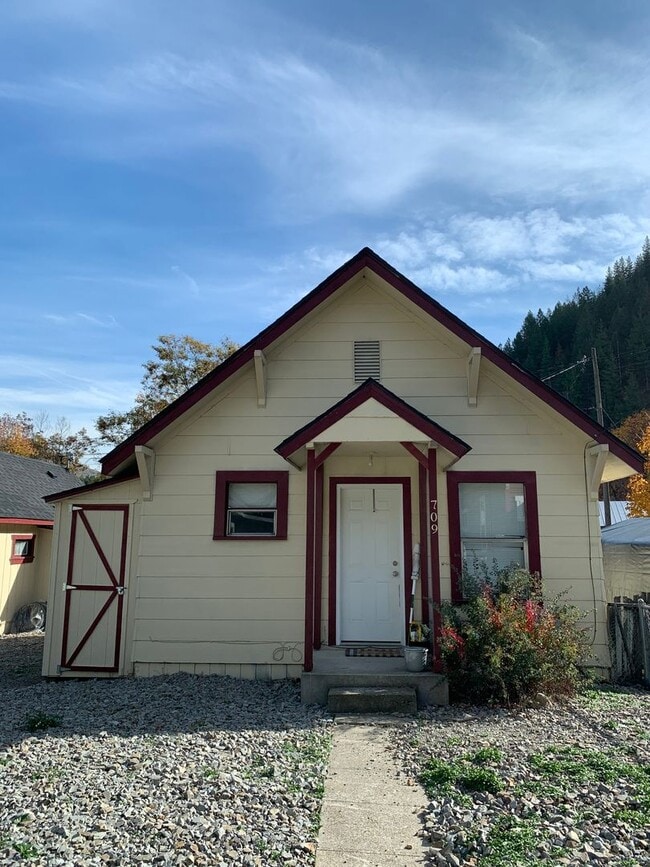 Building Photo - 1 bedroom 1 bath house located in Kellogg, Idaho.