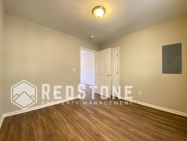 Building Photo - 1104 Chandler Ave