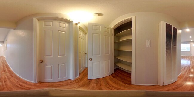 Building Photo - Upstairs 2 Bedroom/1 Bath Apartment with Garage in Charming and Well Maintained Four-Plex