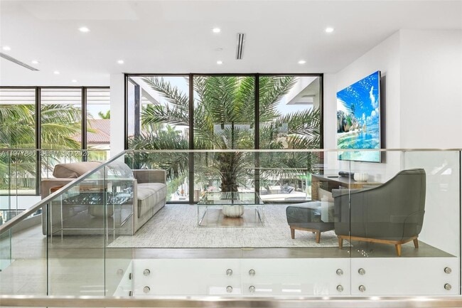 Building Photo - 3367 NE 168th St