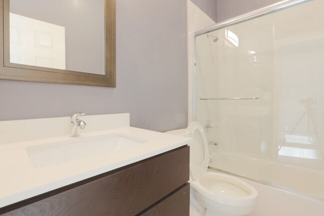 Building Photo - 3215 Telegraph Ave