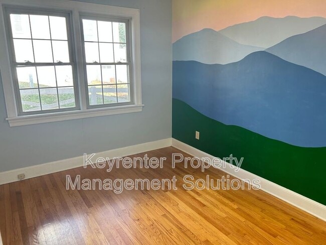 Building Photo - 127 College Cir