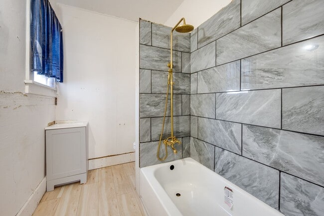 Building Photo - LEASE TAKEOVER - Remodeled 2 Bedroom Home ...